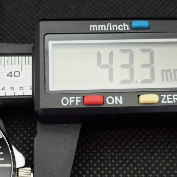 Vintage 1982 Seiko Automatic Men’s Silver/Green Dive Watch W/DayDate &Japan Mvmt - Picture 7 of 8